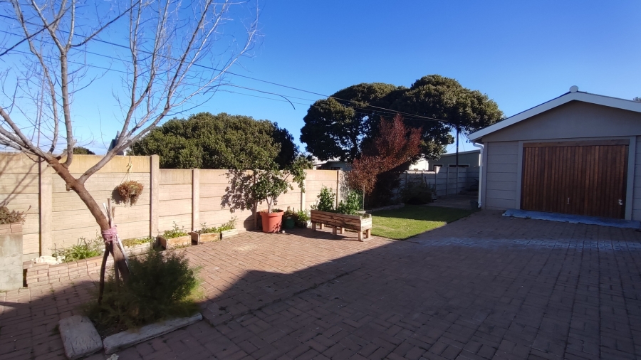 3 Bedroom Property for Sale in Stilbaai Wes Western Cape